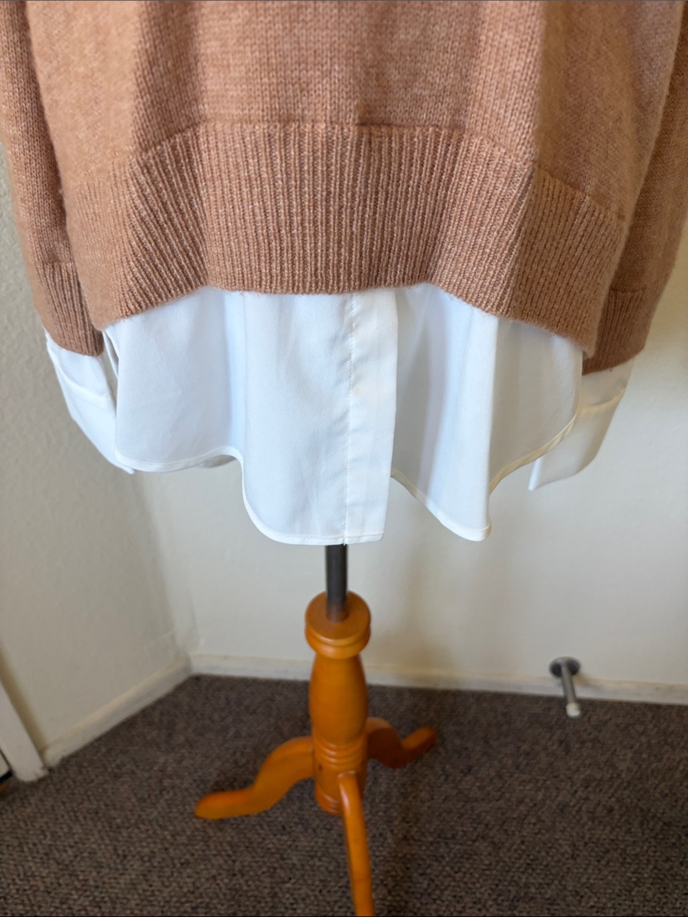 Brochure Walker Relaxed V-Neck Women's Sweater in Camel white Undershirt - Picture 3 of 5